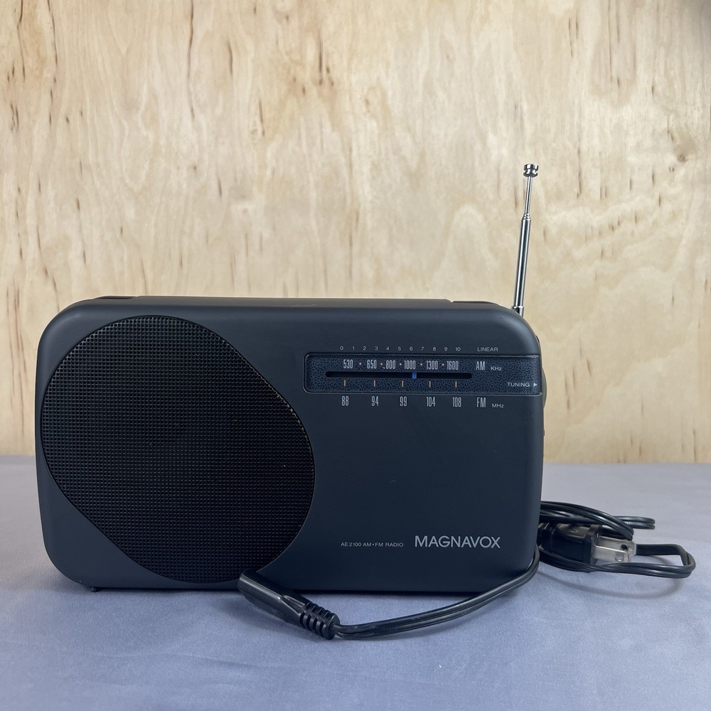 Vintage Magnavox AE2100 AM/FM Portable Radio Tested Working